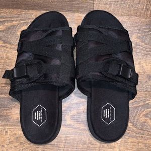 Unisex slides